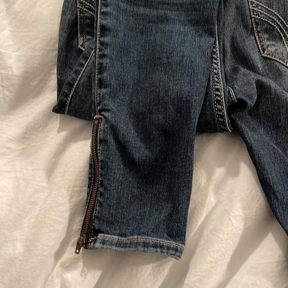 Cute Hollister Skinny Jeans w/ zipper - Picture 3 of 3